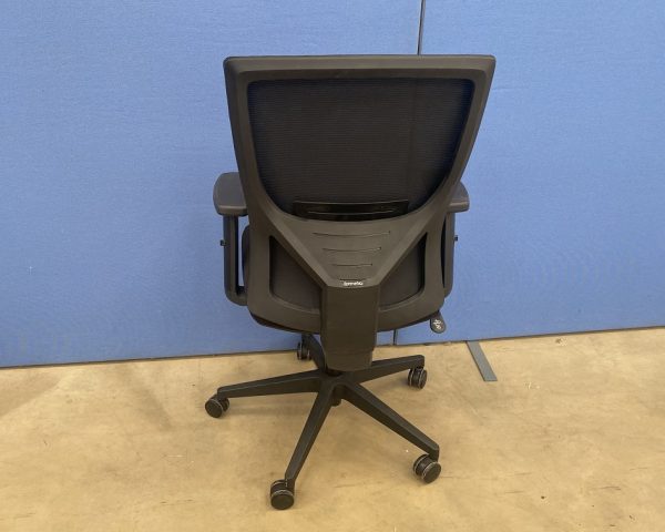 Formetiq Mesh Back Task Chair - Image 3
