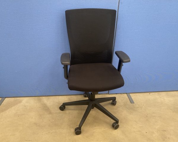 Formetiq Mesh Back Task Chair - Image 2