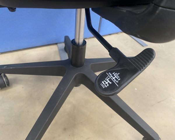 Formetiq Mesh Back Task Chair - Image 5