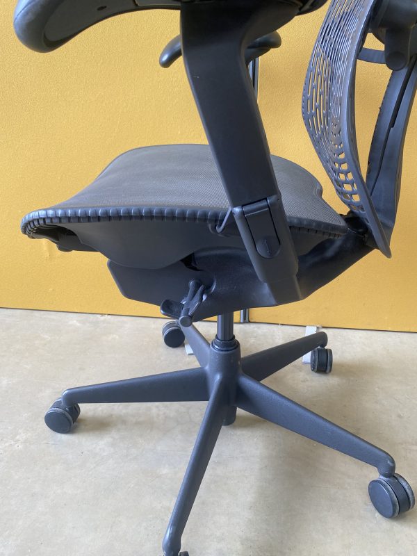 Herman Miller Mirra Chair - Grey Mesh - Multi Functional Arms - Image 4