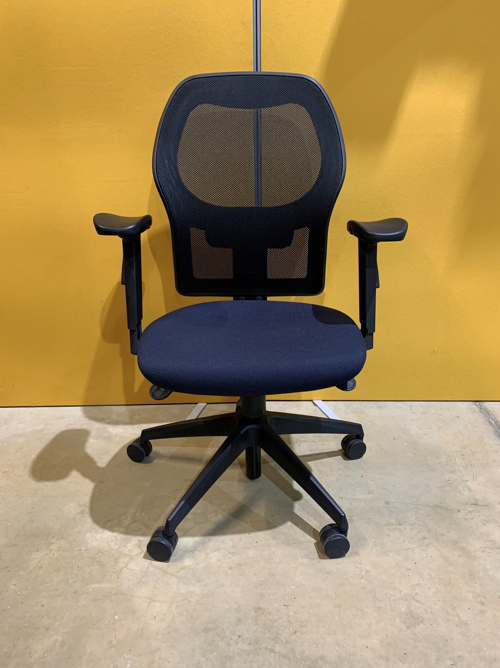Alize Mesh Office Chair - Used - Image 2