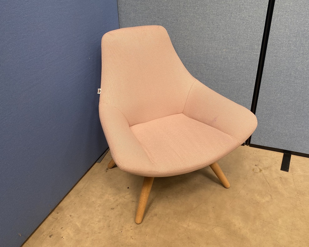 Sixteen-3 Lounge Chair in a Light Pink Tweed Fabric - Used