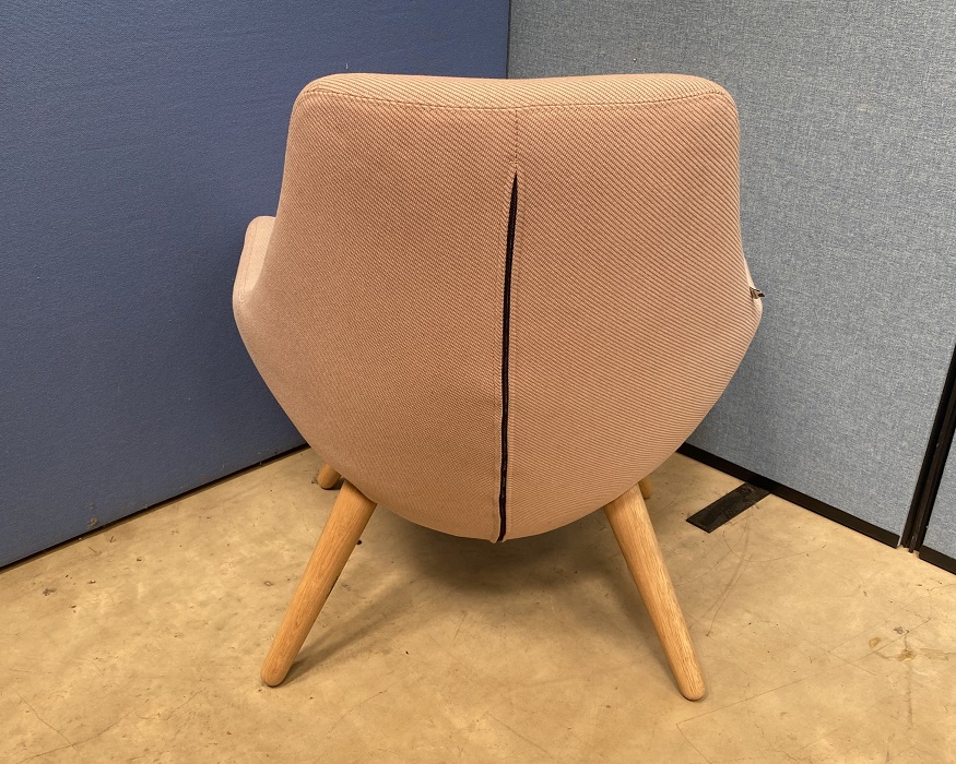 Sixteen-3 Lounge Chair in a Light Pink Tweed Fabric - Used - Image 4