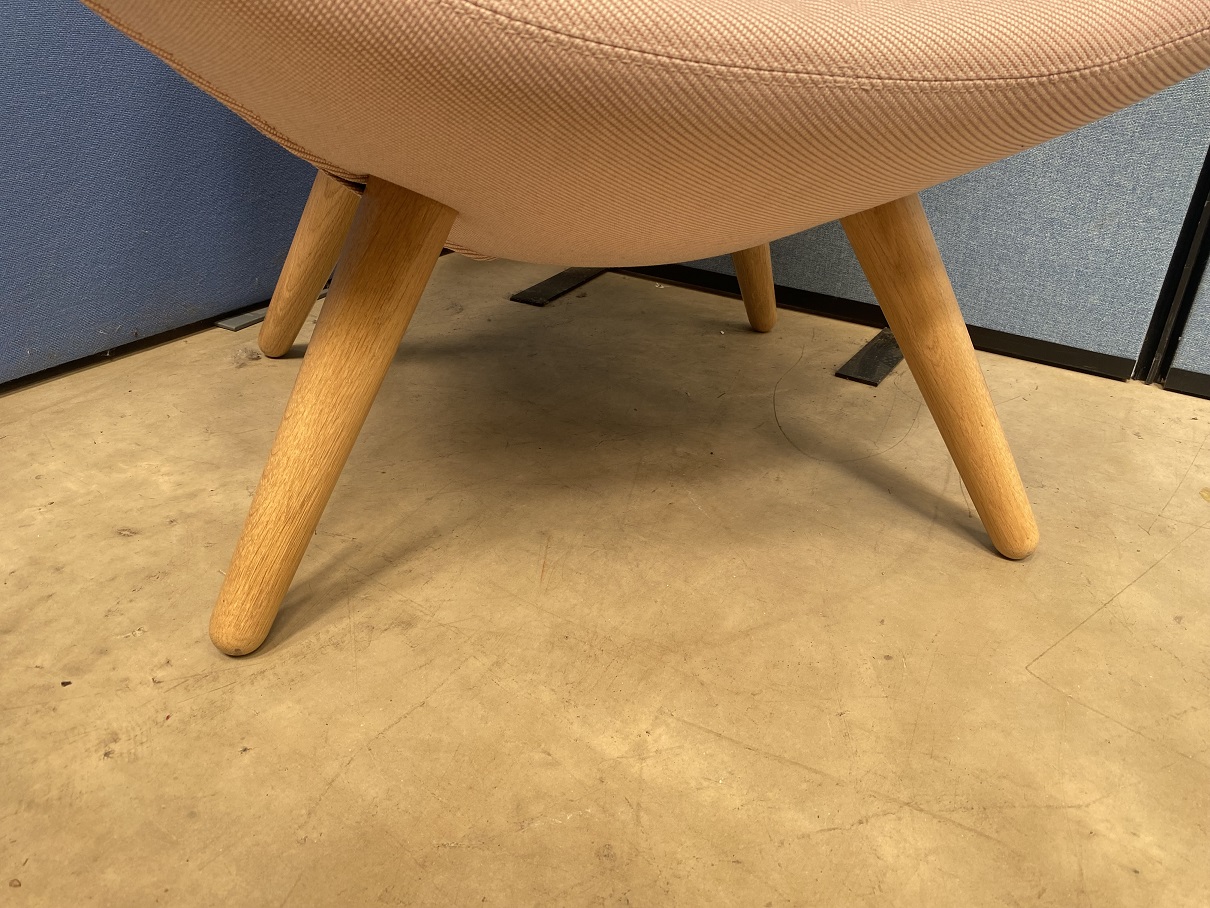 Sixteen-3 Lounge Chair in a Light Pink Tweed Fabric - Used - Image 3